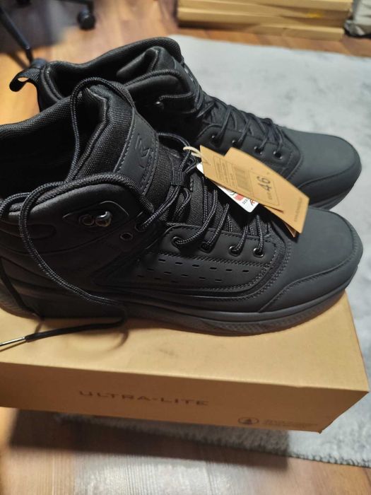 Маратонки, високи спортни обувки. 46 номер, нови.