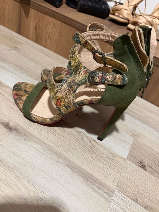Високи сандали Gianni