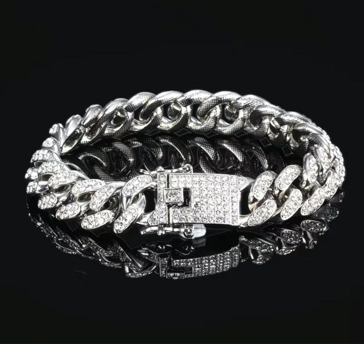 300 ming. Kumush 925 probali. Karobka dakumenti bor