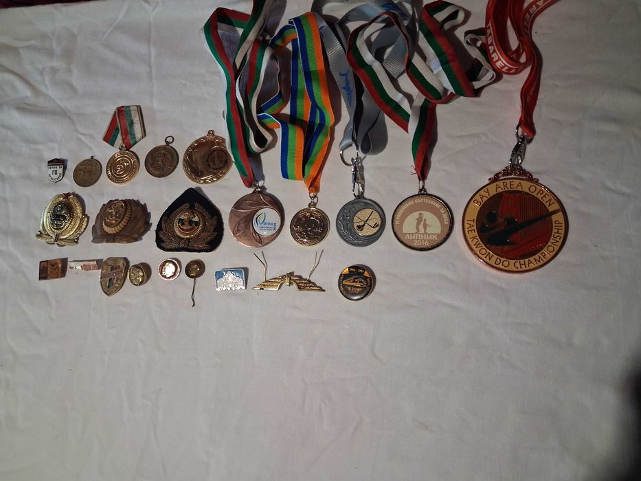 Значки и медали.