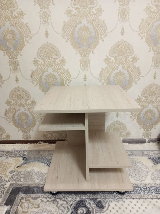 Продаётся журнальный столик.