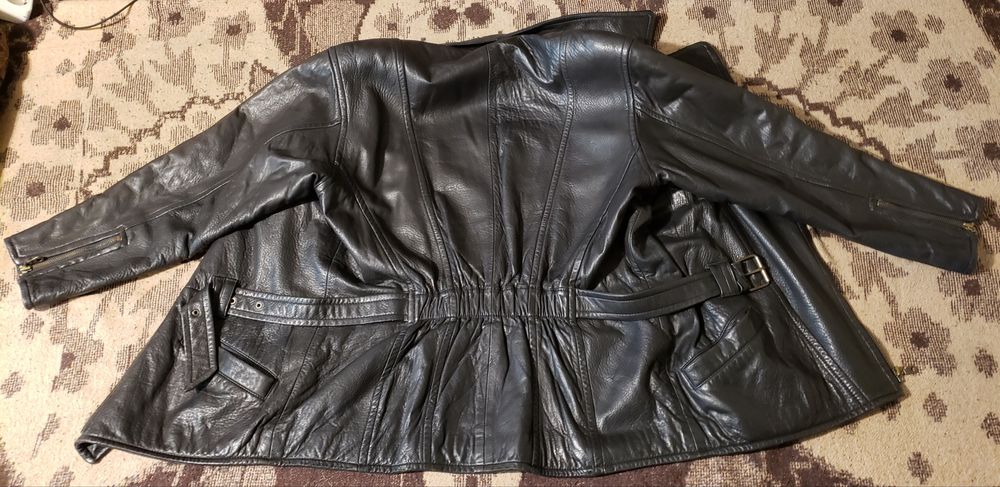 Geacă de Piele, de Damă ! Superbă !