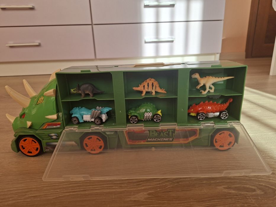 Детски камион с динозаври