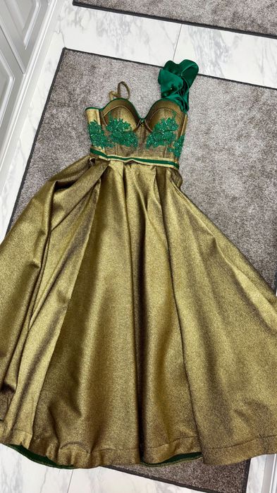 Rochie de nașa,făcută la comandă,M-L ,dar fiind cu corset merge și S