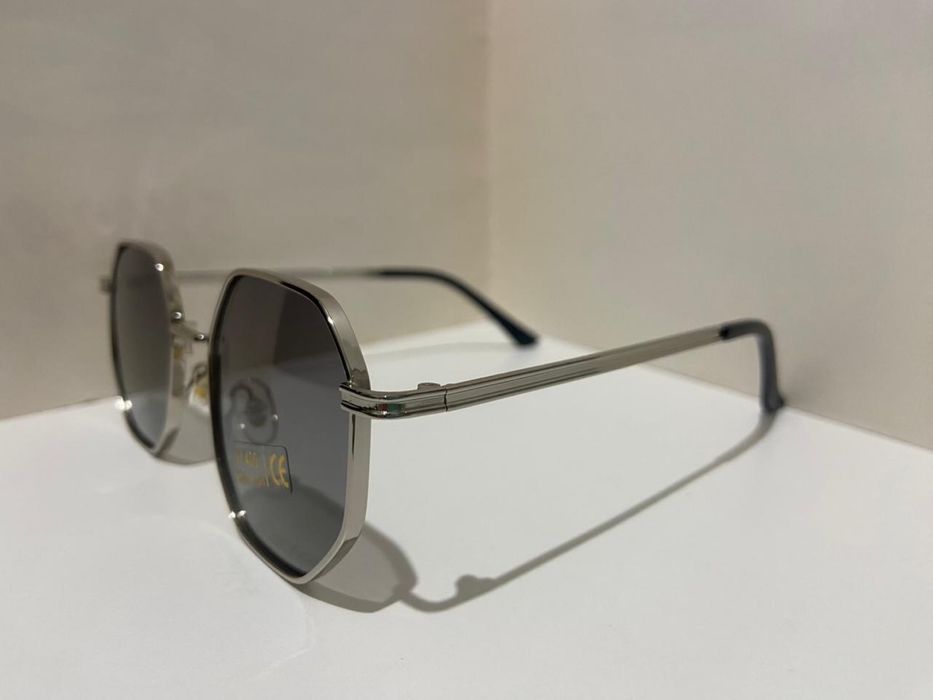 Очки солнцезащитные