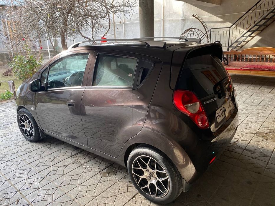 Продаются машина хорошим состоянием!Водила женщина!