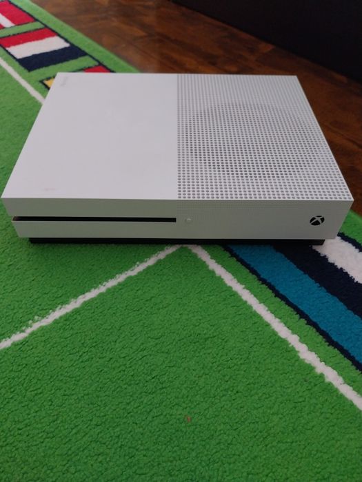 Vând xbox one s alb + maneta albă