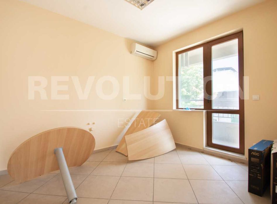 Дава се под наем Офис в София, Банишора - 122 кв.м за 728.79 € - Снимка #4