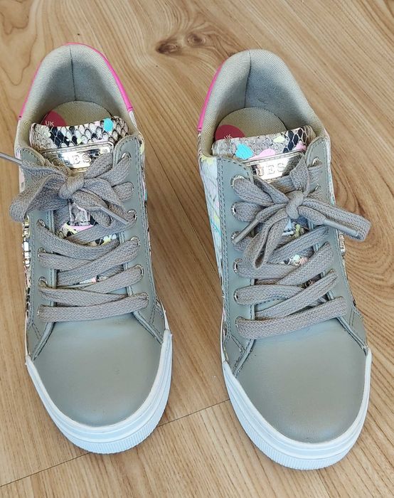 Продавам оригинални Guess обувки /сникърси /36 номер