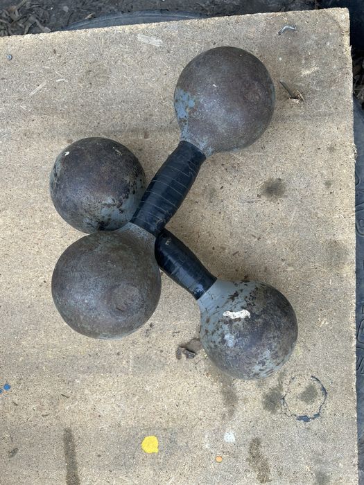 Продам гантели по 6 кг
