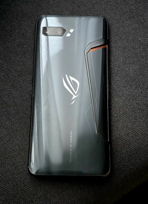 Asus rog Phone 2 model ZS660KL