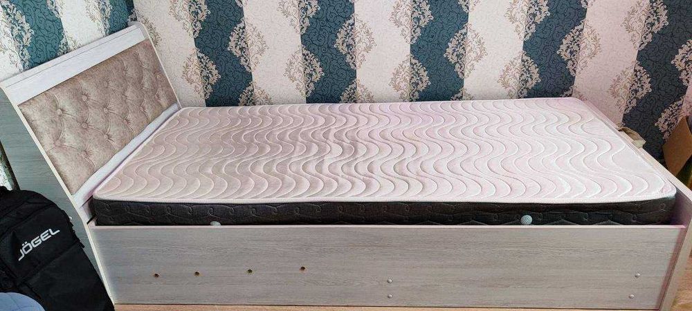 Продаю кровать 95х230