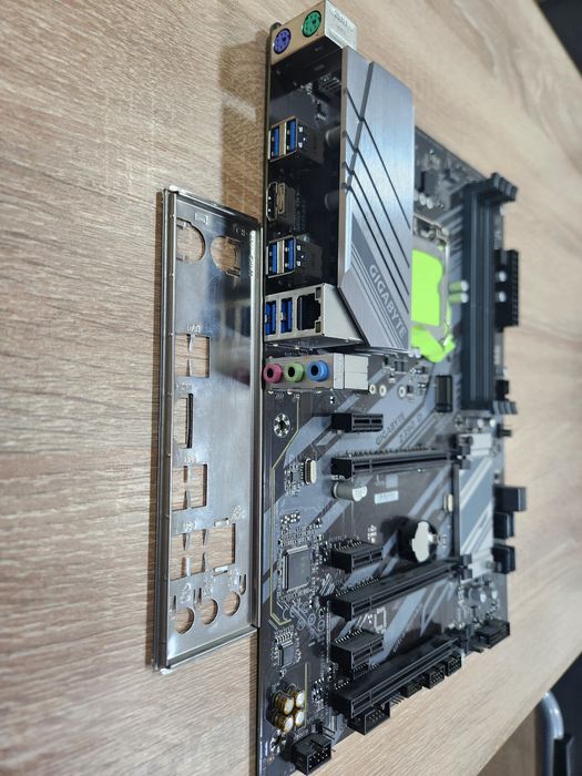 Процессор Intel Core i7-9700 MB GIGABYTE Z390 D