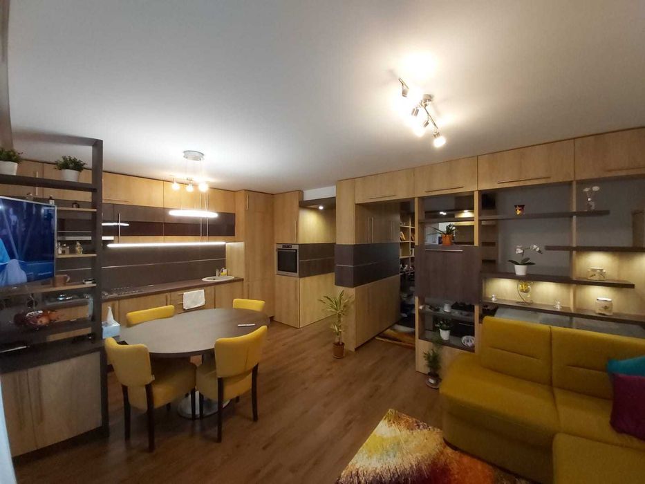 Studio modern mobilat si utilat la comanda, cu dressing generos-