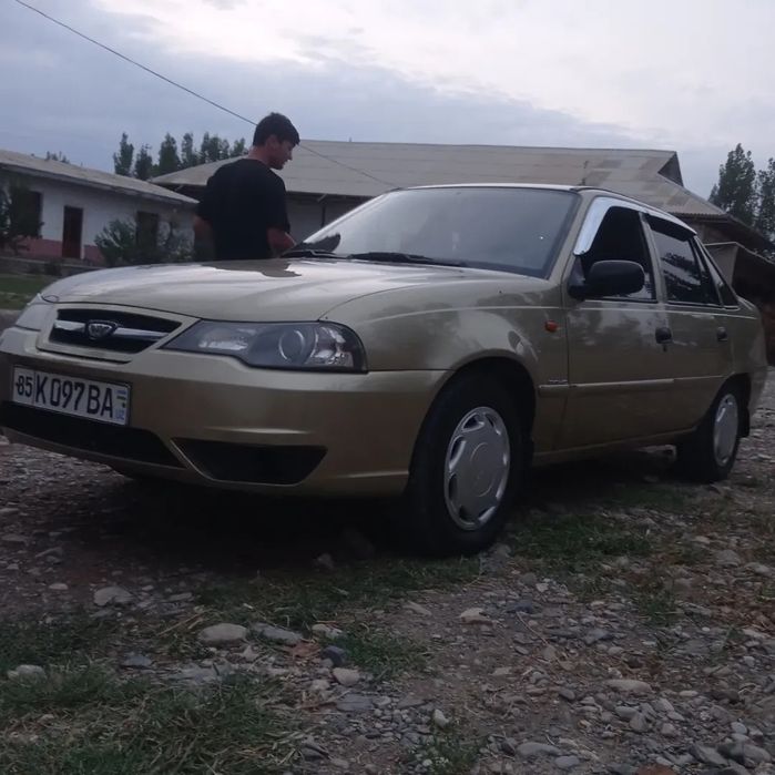 Нексия 1.6 сотилади