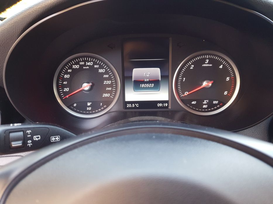 Продавам мерцедес 200с напълно обслужен