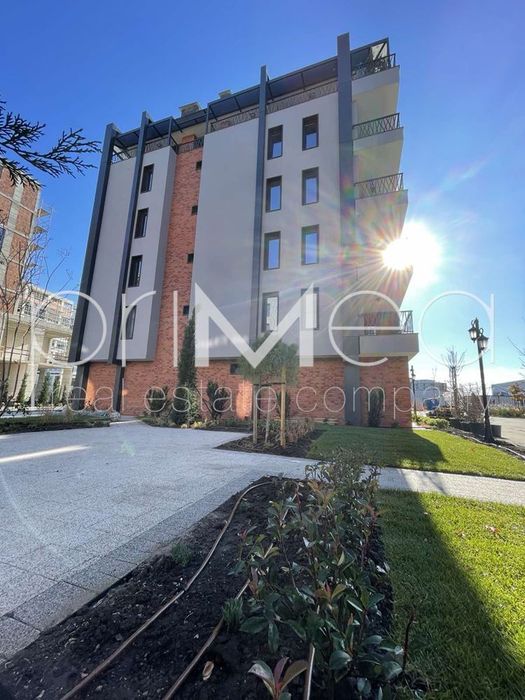 Продава се Тристаен апартамент в Бургас, Славейков - 139 кв.м за 1180 €/кв.м - Снимка #3