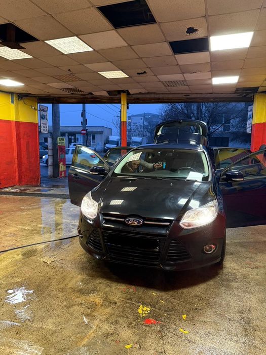 Vând Ford focus 1.0 EcoBoost