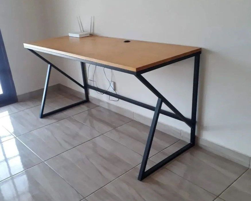 Стол в стиле лофт