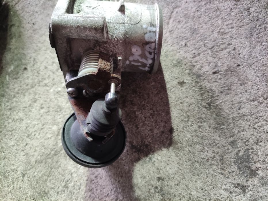 Дросел клапа за Hyundai I30 1.6crdi