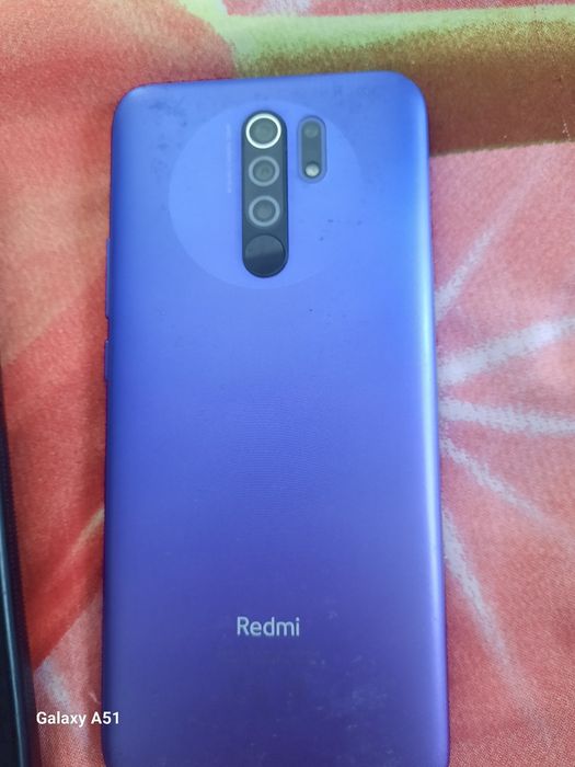 Продам редми телефон