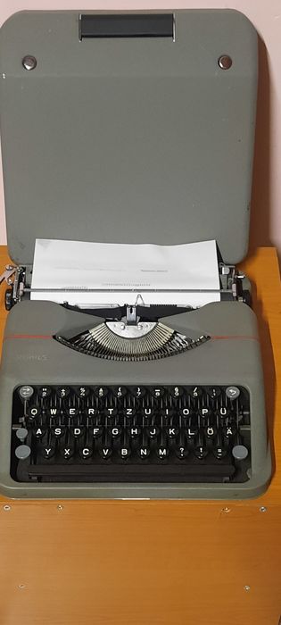 Mașină de scris Hermes Baby impecabilă