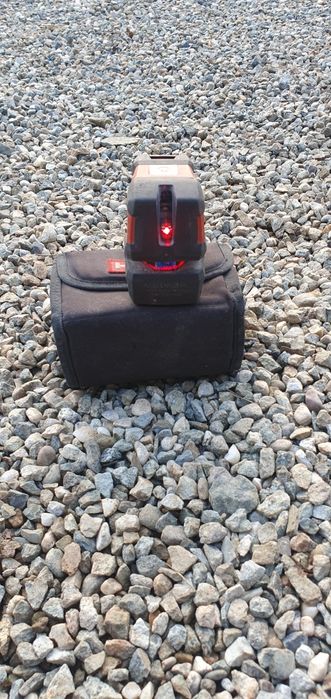 Nivela laser cu linii Hilti PM 2-L