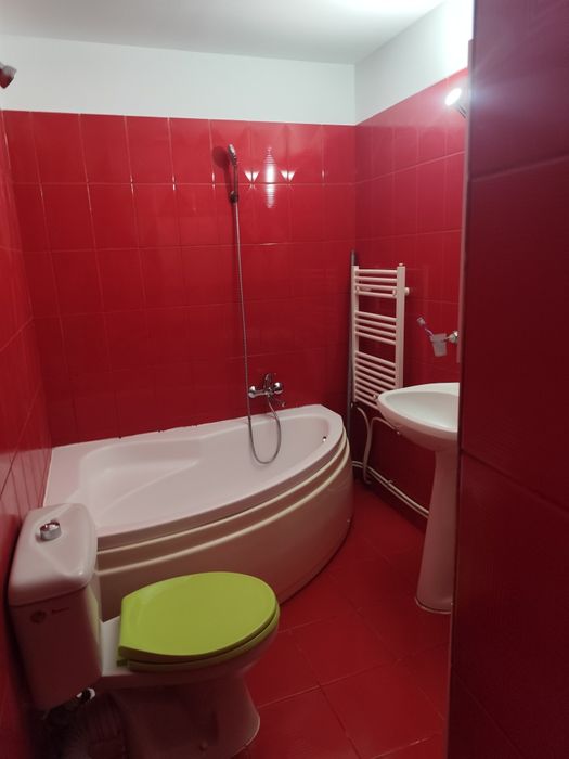 Proprietar, vând apartament 3 camere decomandat,  zona Donici -brutaria  M49