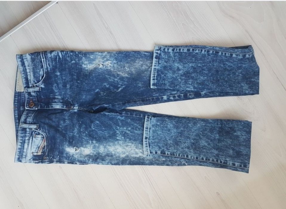 Blugi Diesel Nr.27 corespunde la un S-M