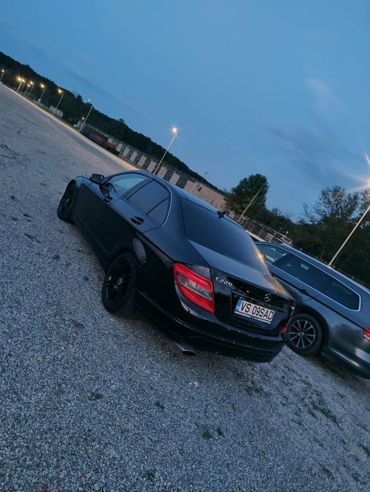 Vând Mercedes c 220