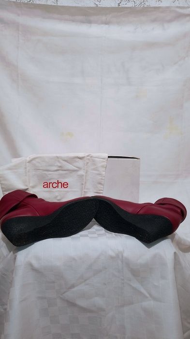 Ексклузивни червени боти Arche – Естествена кожа и премиум комфорт