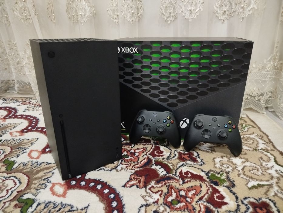 Продам Xbox series X 2 джойстик 2 elite series 2 джойстик и наушники.