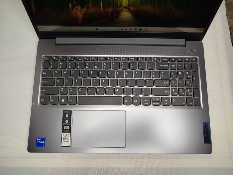 Мощный ноутбук Lenovo Slim 3 15IRH8 Intel Core i7 13620H DDR5 16Gb SSD