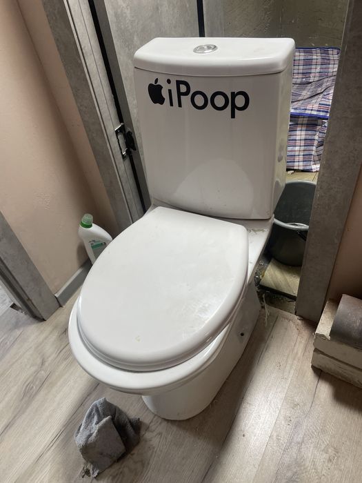 Продам унитаз Санита