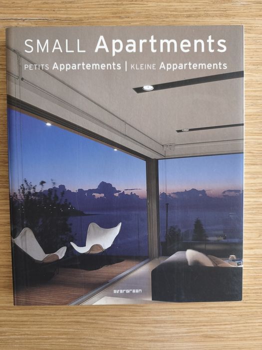Интериорно / архитектурно издание Small Apartments  Small Bathrooms