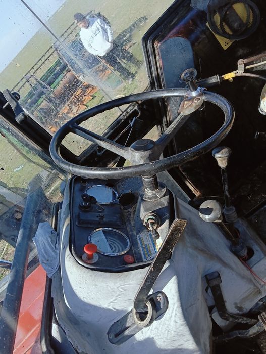 Vând Tractor Case 833