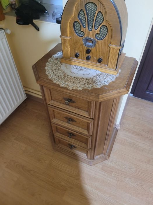 Noptieră lemn masiv 4 sertare și Radio