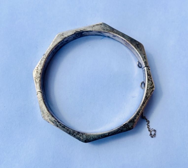 Bratara din argint in forma de hexagon