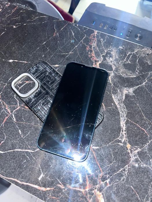 продается айфон 13