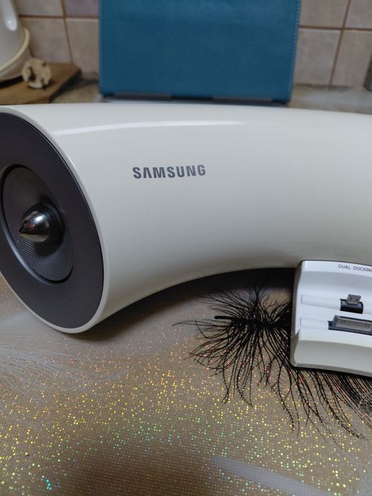Vind boxa bluetooth si dual dock Samsung  DA-E550