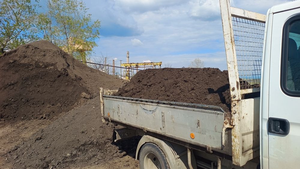 Nisip,piatra concasata,amestec ,pământ vegetal