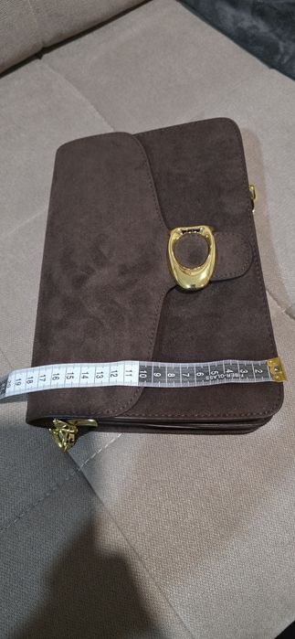 Geanta medie un accesoriu deosebit la tinuta