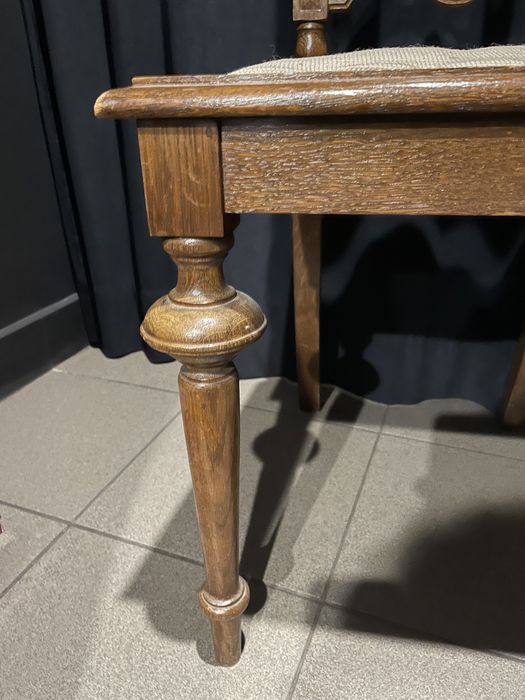 Стари и много красиви столове в стил New Renaissance