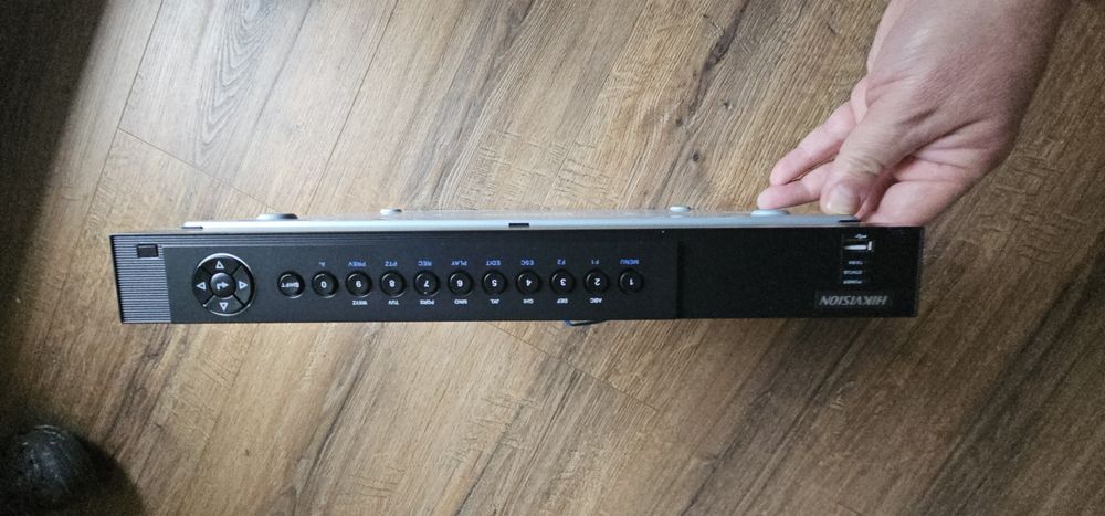 Vând DVR Hikvision