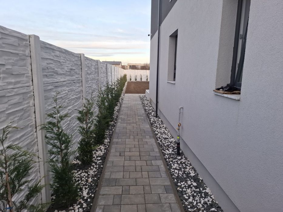 Mai a rămas o jumătate de duplex!