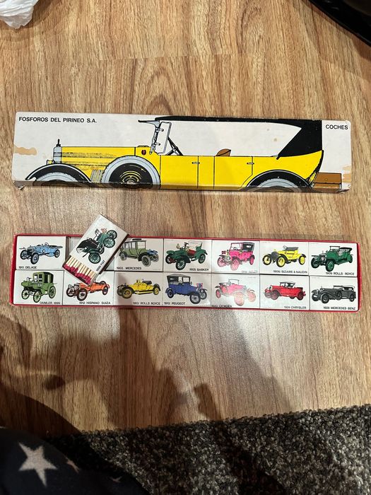 Различни комплекти кибрити