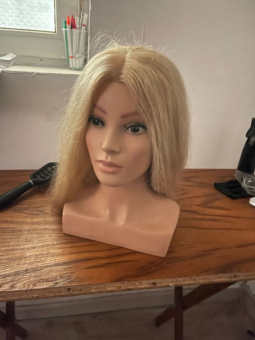 Cap manechin cu păr natural este foarte bun