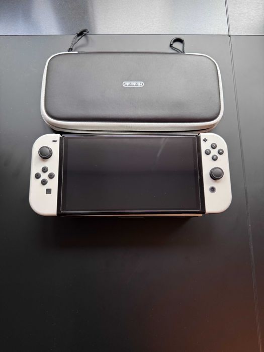 Nintendo Switch OLED + протектор, аксесоари, карта памет