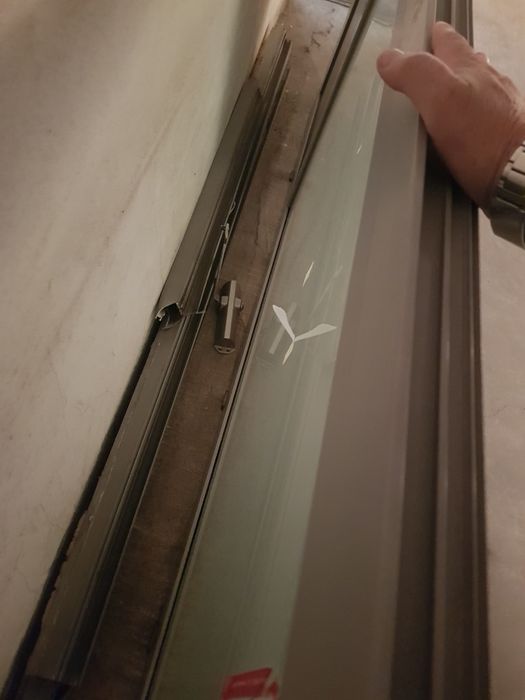 ALU стъклена врата