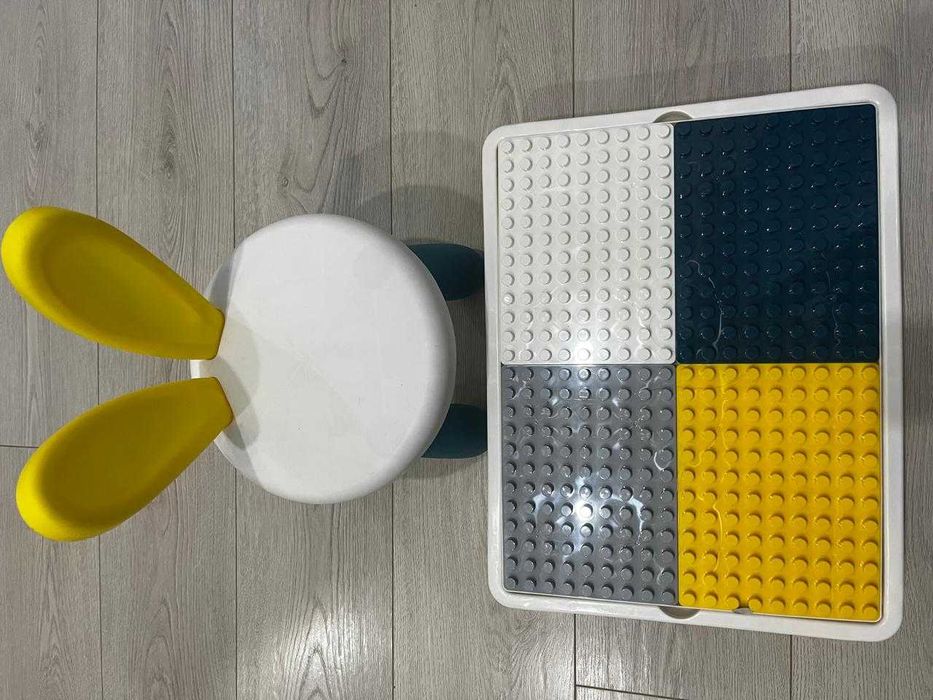 Игровой стол с конструкторами типа lego со стульчиком